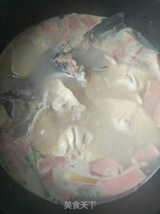 砂锅鲫鱼水饺的做法步骤:10