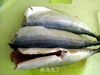 香辣鲅鱼的做法步骤：1