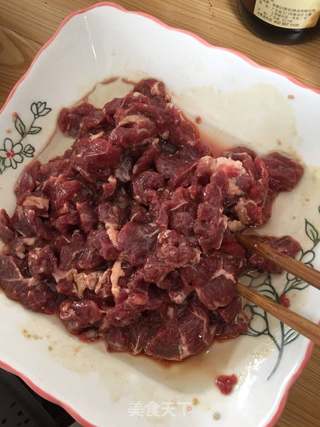 洋葱炒牛肉的做法步骤：1