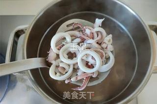 韭菜炒鱿鱼的做法步骤:3