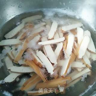 豆干炒肉的做法步骤:4