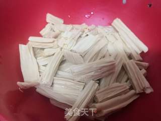 腐竹炒娃娃菜的做法步骤:2