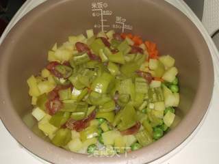 电饭锅腊肠焖饭的做法步骤:4
