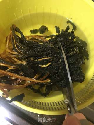 咸猪骨菜干粥的做法步骤:3