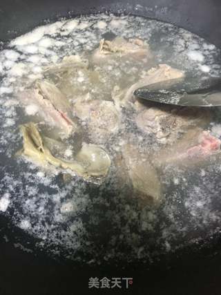 咸猪骨菜干粥的做法步骤:5