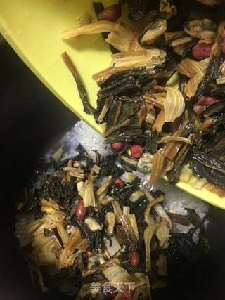 咸猪骨菜干粥的做法步骤:9