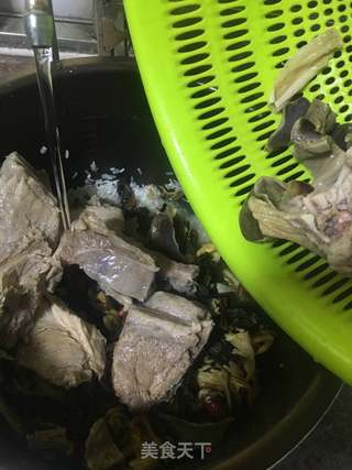 咸猪骨菜干粥的做法步骤:12
