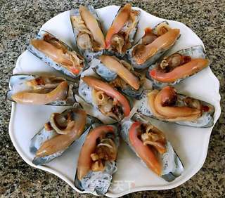 蒜蓉粉丝蒸竹蛏的做法步骤:6