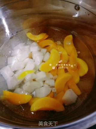 黄桃雪梨糖水的做法步骤:3