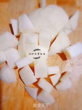 黄桃雪梨糖水的做法步骤:2