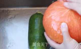 一个萝卜、一块南瓜做成的五珍粉美食居然这么香，做早餐好吃又方便，10分钟就能搞定！的做法步骤：1