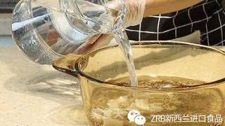 藜麦小米新西兰花胶粥的做法步骤:2
