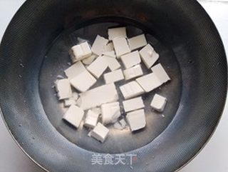 河鲫鱼豆腐汤的做法步骤:2