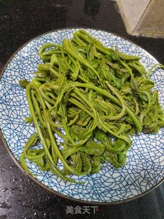 拌香椿的做法步骤：3