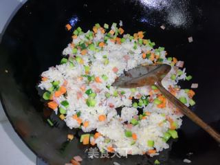 菠萝炒饭的做法步骤:10