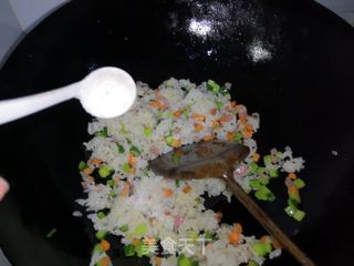 菠萝炒饭的做法步骤:11