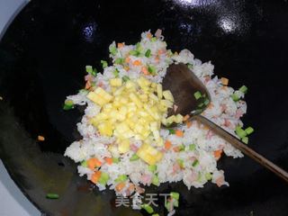 菠萝炒饭的做法步骤:12