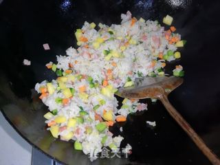 菠萝炒饭的做法步骤:13
