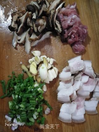 豆角香菇蒸面的做法步骤:2