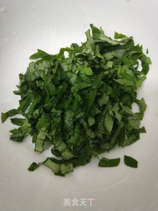 枸杞叶煎饼（野菜）的做法步骤：2