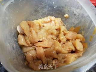 鸡丝虾仁炒面的做法步骤：1