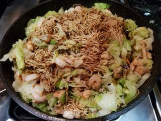 鸡丝虾仁炒面的做法步骤:12
