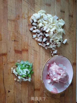 “春食野菜香”:春笋香菇肉酱拌面的做法步骤:2