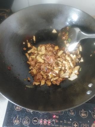 “春食野菜香”:春笋香菇肉酱拌面的做法步骤:7