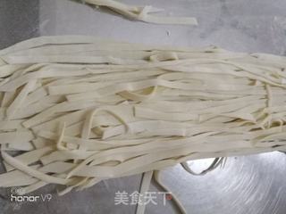 鸡肉豆角焖面的做法步骤：1