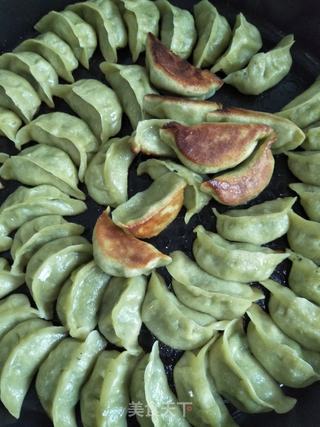 菠菜水煎饺的做法步骤:12
