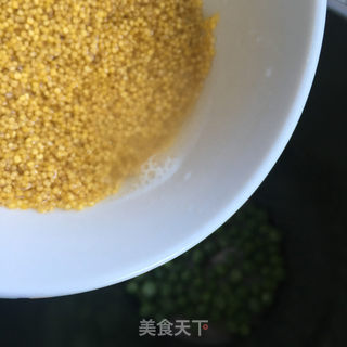 翡翠小米粥的做法步骤:4