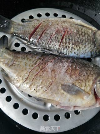 油淋鲫鱼的做法步骤:4
