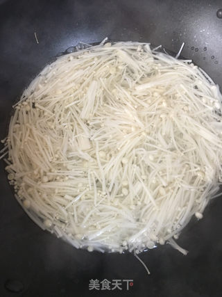 酸汤肥牛的做法步骤：2