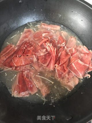 酸汤肥牛的做法步骤：4