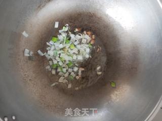 快速消灭家里剩米饭~菠萝火腿炒饭的做法步骤:2