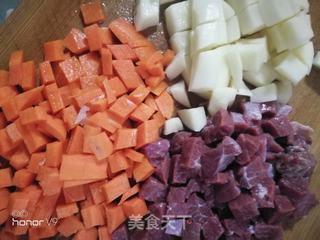 牛肉土豆焖饭的做法步骤:2