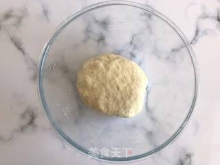 奶香豆沙小馒头的做法步骤:2