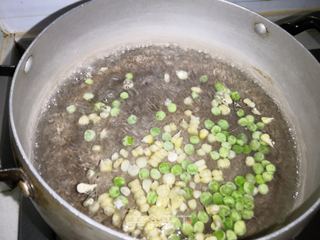 玉米豌豆火腿炒饭的做法步骤:2