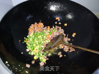 玉米豌豆火腿炒饭的做法步骤:8