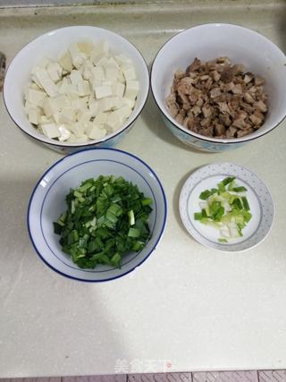 韭菜肉末豆腐羹的做法步骤:2