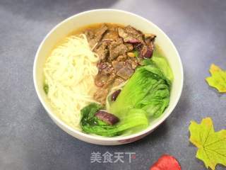 洋葱炒牛肉青菜面的做法步骤:6