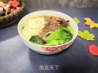 洋葱炒牛肉青菜面的做法步骤:5