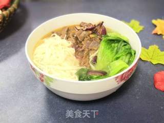洋葱炒牛肉青菜面的做法步骤:9