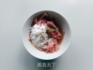 芹菜炒肉丝的做法步骤：2