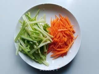 芹菜炒肉丝的做法步骤:4