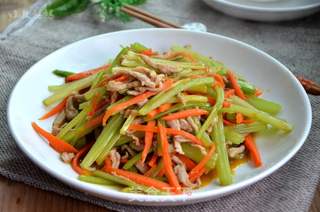 芹菜炒肉丝的做法步骤:12