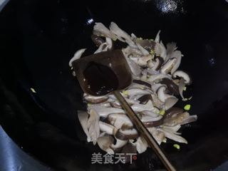 蚝油双菇西兰花的做法步骤:7