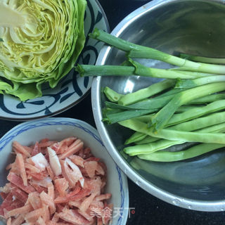 包菜豆角肉丝拌面的做法步骤:2