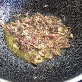 包菜豆角肉丝拌面的做法步骤:4