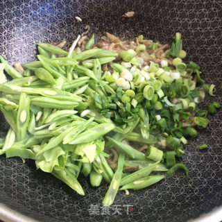 包菜豆角肉丝拌面的做法步骤:5